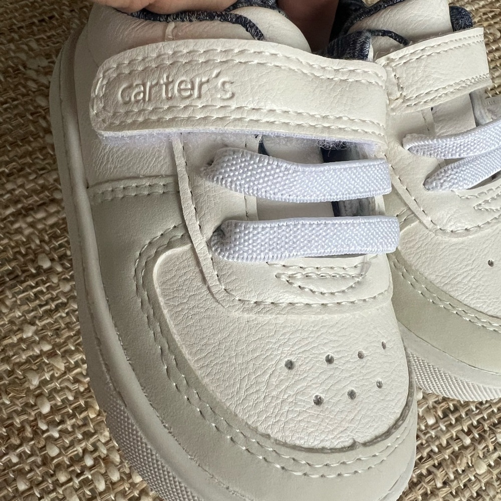⭐️Like-NEW!! Carter's White Baby Walker Shoes with Velcro⭐️ - Picture 7 of 7
